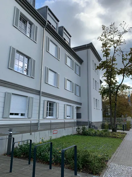 Neues Kapitel in Lankwitz: Helle Wohnung mit Balkon und Einbauküche — photo 1